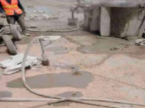 绥中水泥混凝土路面板底注浆技术 路面脱空注浆整治方案