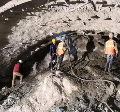 绥中拱顶带模注浆料的施工流程及注意事项